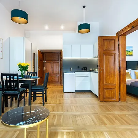 Golden Market Square By Tyzenhauz Apartman *